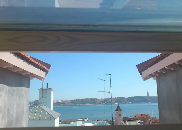 Windows Of Bica-great View Over River Apartament Lizbona