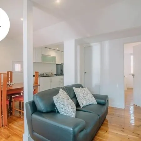 Windows Of Bica-great View Over River Лиссабон