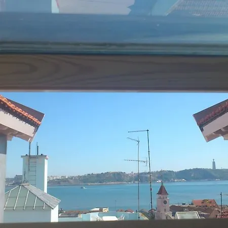 Windows Of Bica-great View Over River Apartment Lisbon