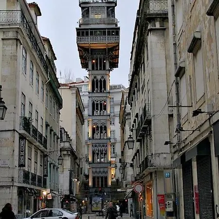 Daire Windows Of Bica-great View Over River Lisboa